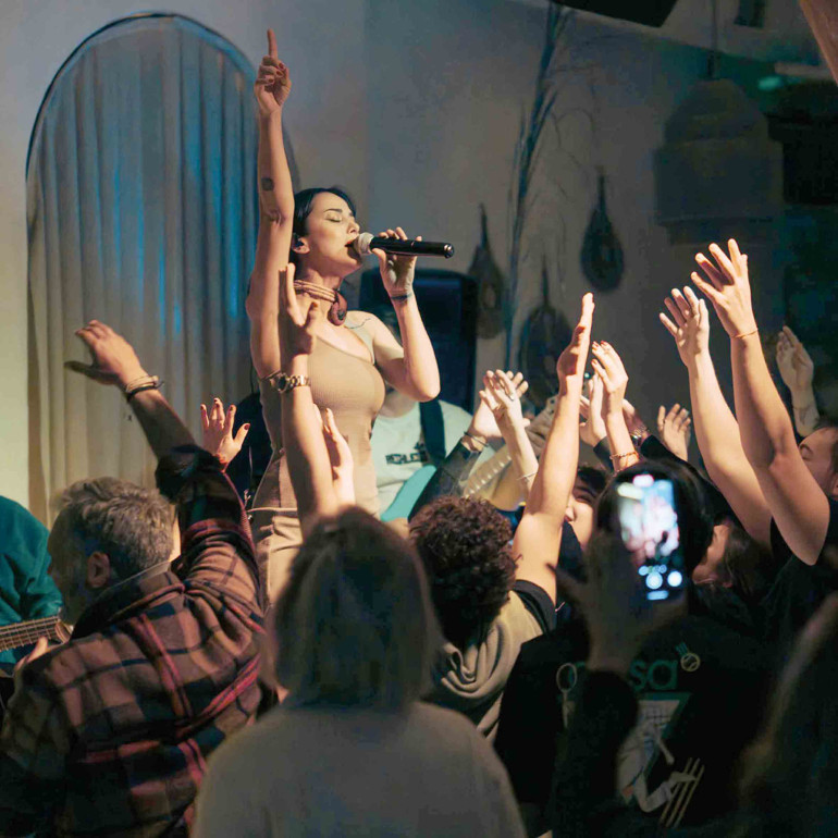 Sahilde eğlence bitmiyor... Azıcık göbek atalım, farklı lezzetleri tadalım