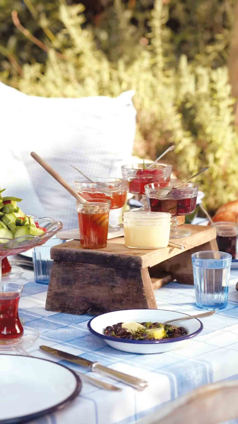 Sahilde eğlence bitmiyor... Azıcık göbek atalım, farklı lezzetleri tadalım