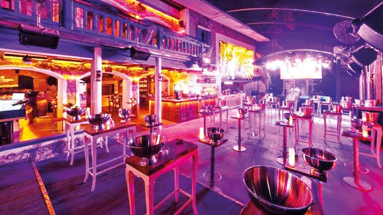 Sahilde eğlence bitmiyor... Azıcık göbek atalım, farklı lezzetleri tadalım