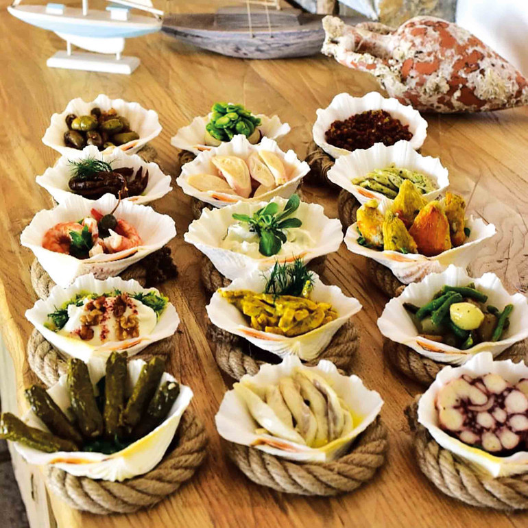 Sahilde eğlence bitmiyor... Azıcık göbek atalım, farklı lezzetleri tadalım