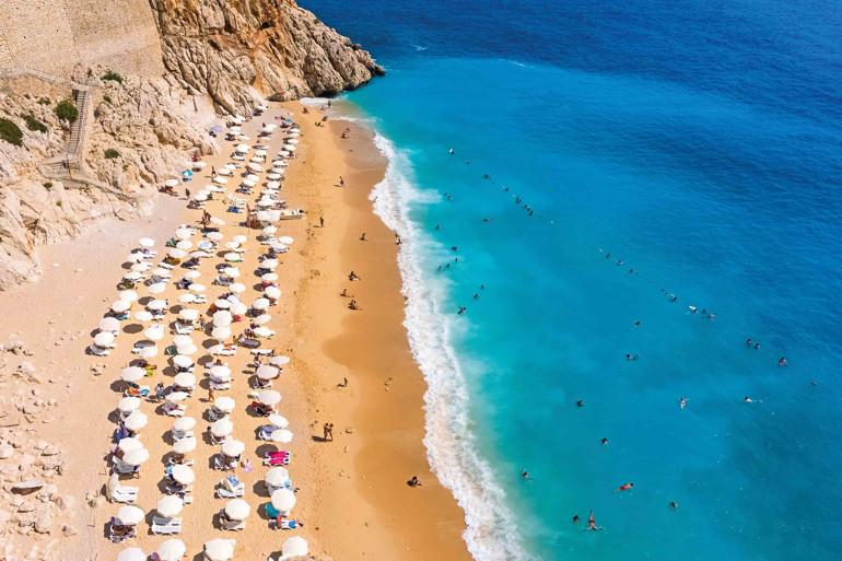 Sahilde eğlence bitmiyor... Azıcık göbek atalım, farklı lezzetleri tadalım