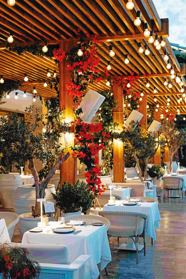 Sahilde eğlence bitmiyor... Azıcık göbek atalım, farklı lezzetleri tadalım