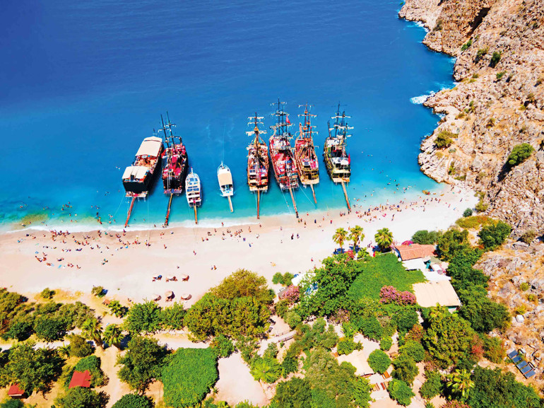 Sahilde eğlence bitmiyor... Azıcık göbek atalım, farklı lezzetleri tadalım