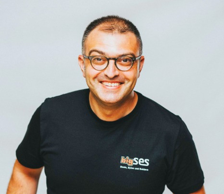 ‘Açarız radyoyu kafa nereye biz oraya’