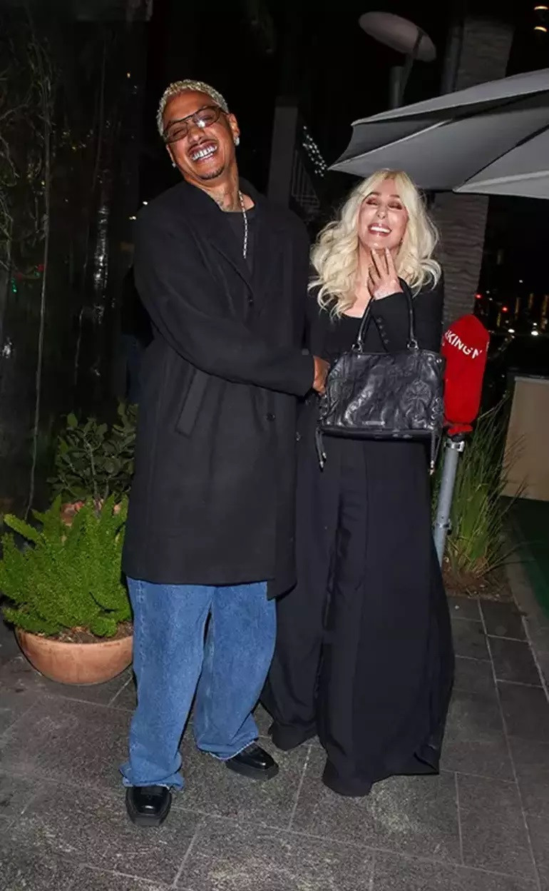 Genç sevgilisi gözlerini kör etti… Ailesi korku içinde: Annemi bu adamdan kurtaramıyoruz