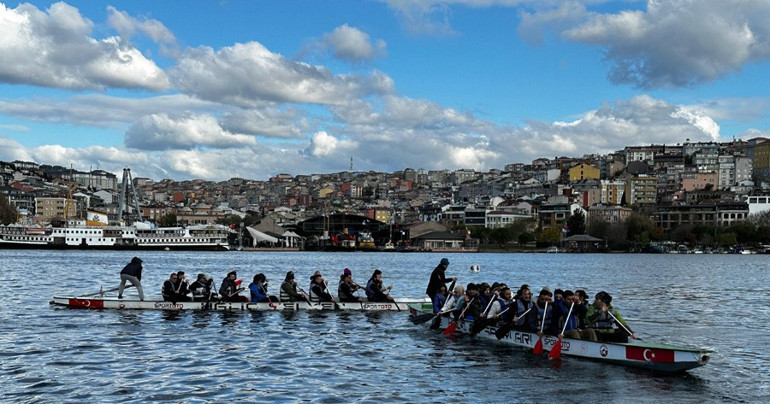 İki yakanın öğretmenleri Haliç’te yarıştı