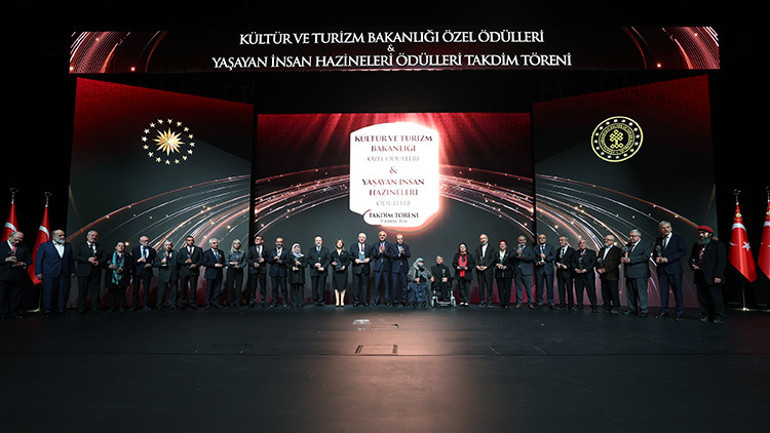 Son dakika haberi... Cumhurbaşkanı Erdoğan: Küreselleşme kültürel yozlaşmayı beraberinden getirdi