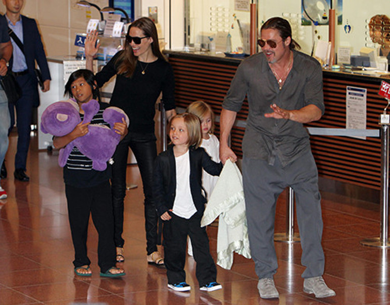 Babasının kucağında şaşkın bir bebekti... Ailenin en sakin çocuğu artık yakışıklı bir delikanlı oldu