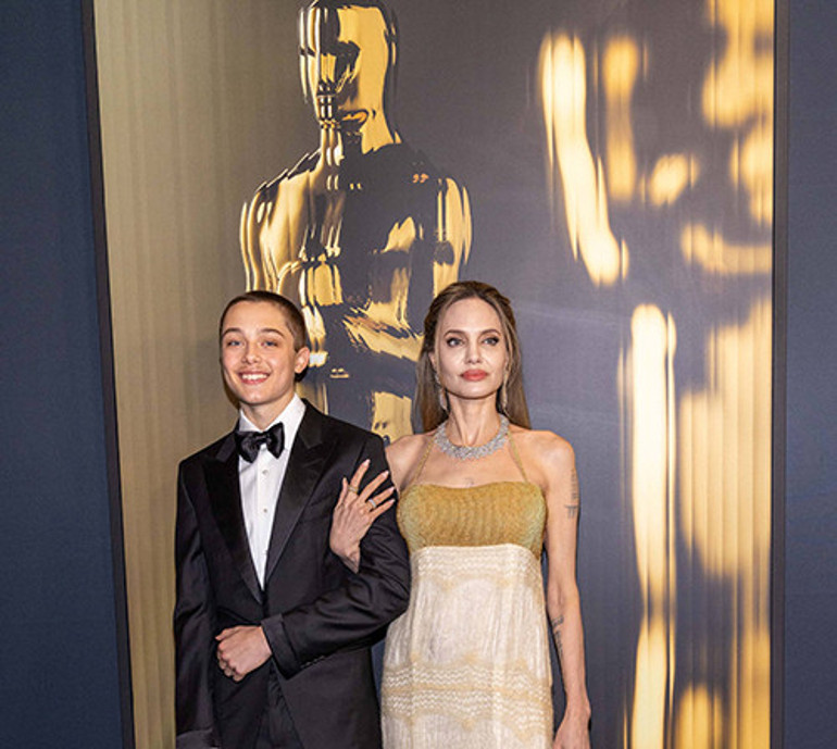 Babasının kucağında şaşkın bir bebekti... Ailenin en sakin çocuğu artık yakışıklı bir delikanlı oldu