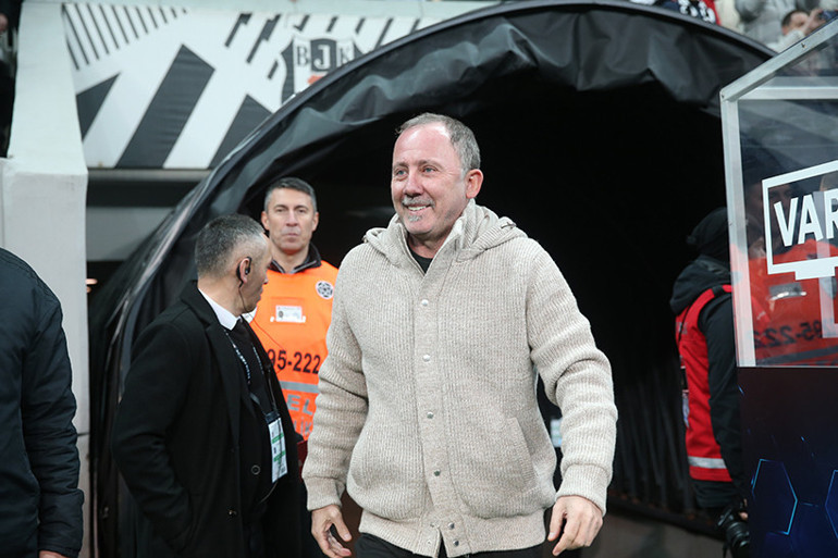 Son Dakika: Beşiktaşta Sergen Yalçın bombası PlayStation mu oynuyorsun dedi, yerine geliyor...