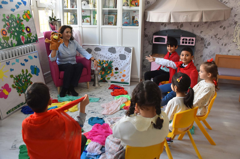 Pembe koltuklu öğretmenden öğretici masallar
