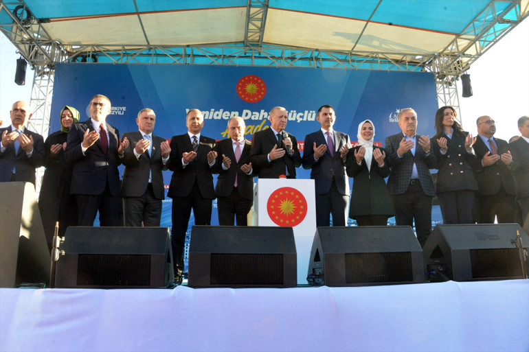 Cumhurbaşkanı Erdoğan: Özel, Ankarada siyasetçilik oynamasın