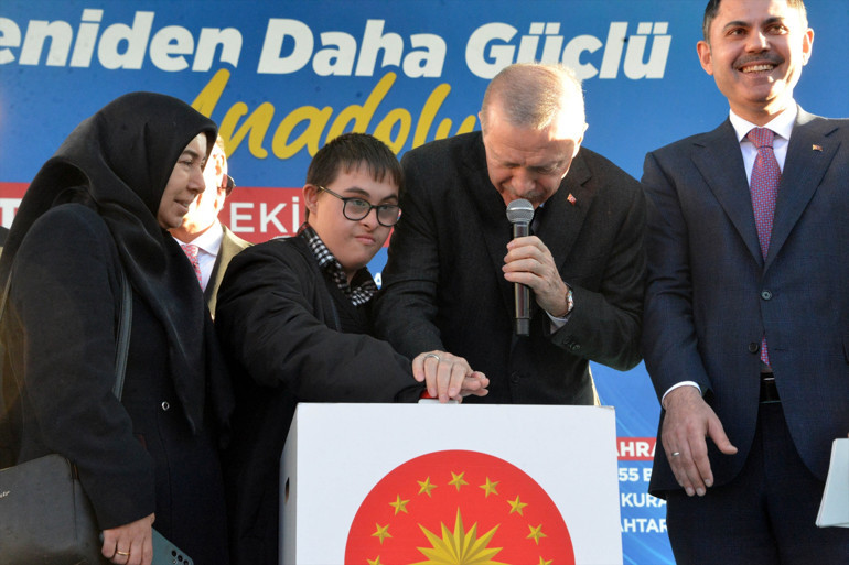 Cumhurbaşkanı Erdoğan: Özel, Ankarada siyasetçilik oynamasın