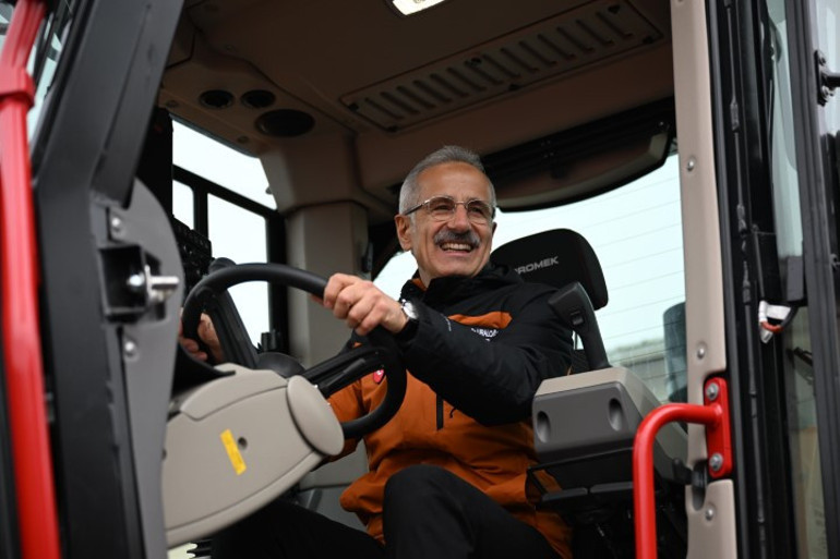 Karayollarında kış seferberliği... Bakan Uraloğlu: 2024 yılında toplam 628 makine ve ekipmanı kazandırdık