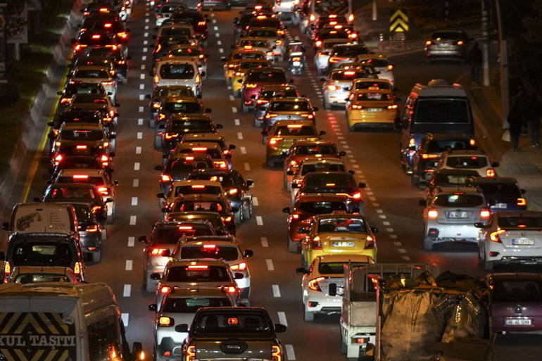 Ne olacak bu trafiğin hali... Ankara’nın trafik ve ulaşım sorununu uzmanına sorduk