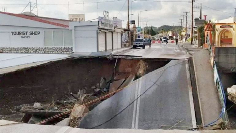‘Bora’ Limni ve Rodos’u vurdu