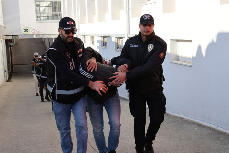 250 el bombası ve 270 bin mermi çalınmış... Polis itirafçı oldu tüm detaylar ortaya çıktı