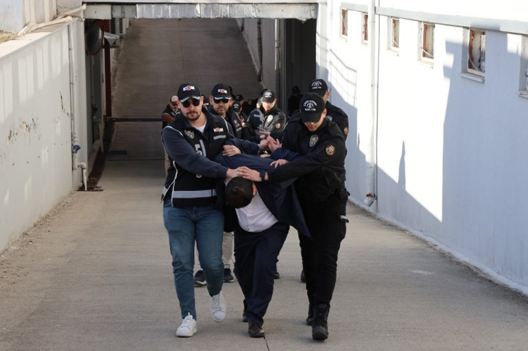 250 el bombası ve 270 bin mermi çalınmış... Polis itirafçı oldu tüm detaylar ortaya çıktı