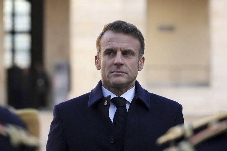 Fransada deprem: Macronun projesi çöktü Başbakan Barnierin istifası kabul edildi