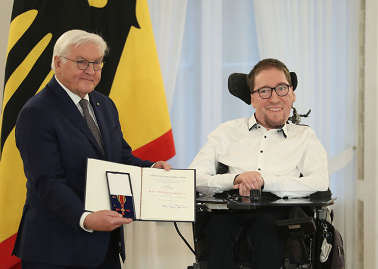 Fatih Türk’e liyakat nişanı