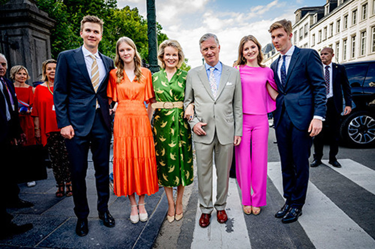 Bir yastıkta 25 yıl geçti... Hediyesi dört güzel çocuk oldu