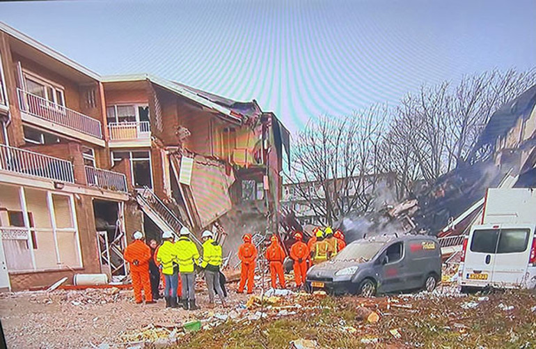 Lahey’de 4 katlı apartmanda patlama: 4 ölü 4 yaralı