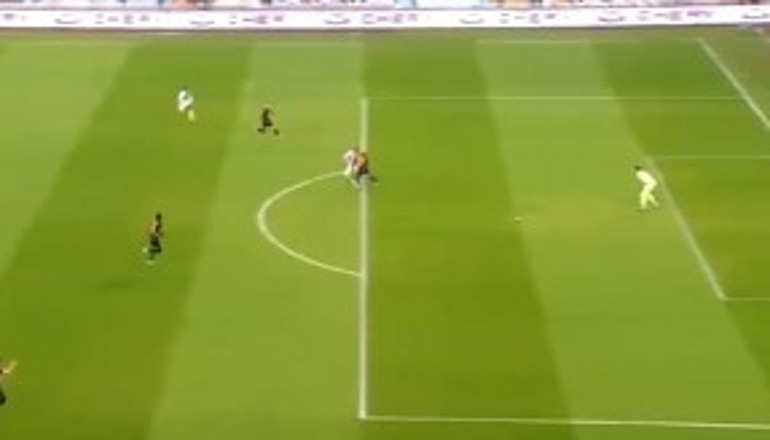 Sivasta çok konuşulan kırmızı kart Sivasspor penaltı, Galatasaray elle oynama bekledi; VAR incelemesi sonrası...