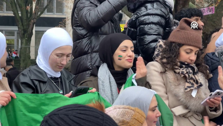 Suriyelilerin Almanya’da sevinç gösterileri