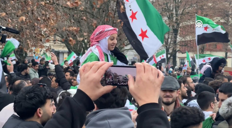 Suriyelilerin Almanya’da sevinç gösterileri