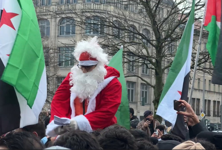 Suriyelilerin Almanya’da sevinç gösterileri