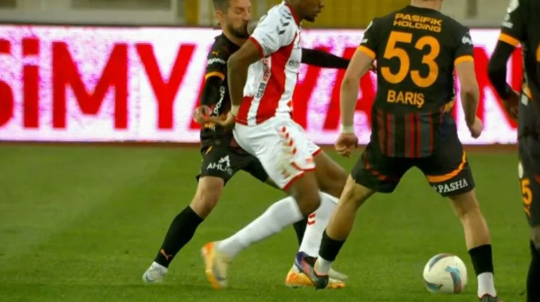 Sivasspor - Galatasaray maçının en çok konuşulan pozisyonu için kim, ne dedi 3 kırmızı kartı atladı | Tutarlı hiçbir tarafı yok