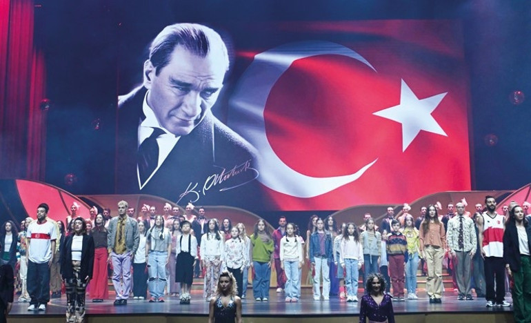 Pantene Altın Kelebekte Yeşilçam efsaneleri ayakta alkışlandı