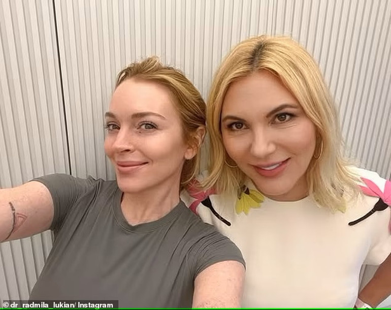 Estetik iddialarıyla gündemdeydi… Ünlü doktoruyla poz verdi