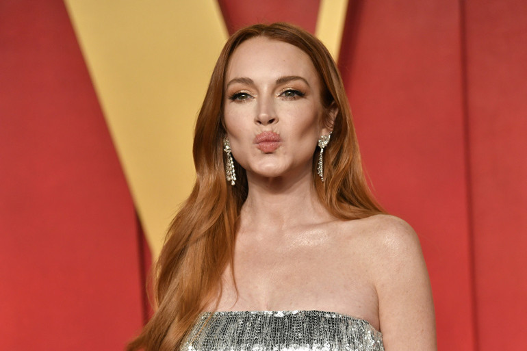 Estetik iddialarıyla gündemdeydi… Ünlü doktoruyla poz verdi