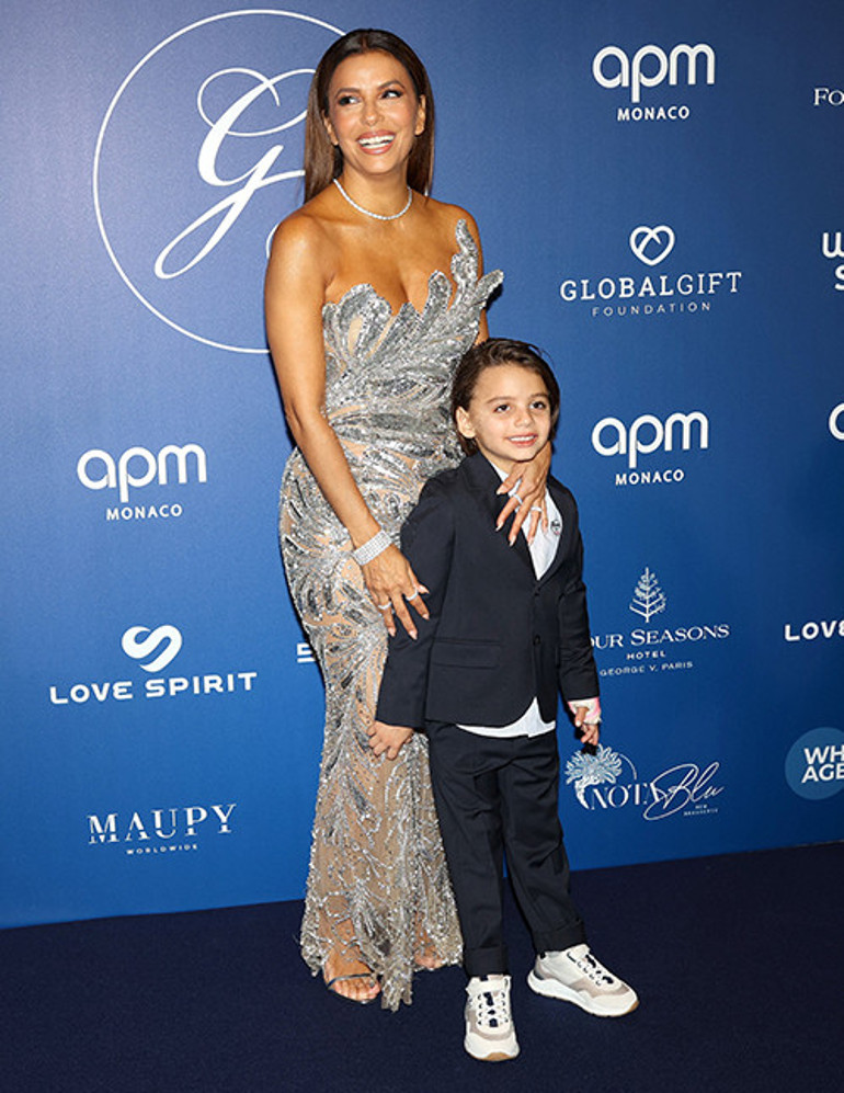 Üç kuşak kırmızı halıda buluştu: Biri 70 yaşındaki annesi, diğeri 12 yaşındaki kızı