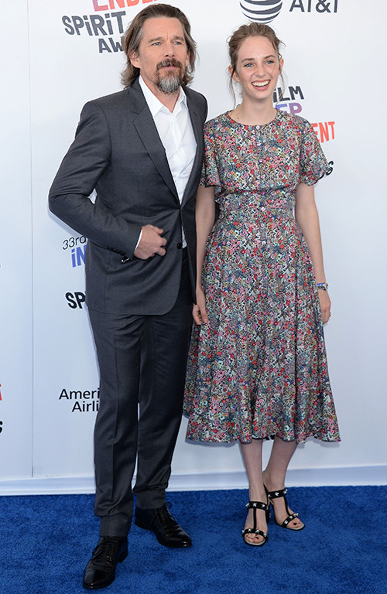 Üç kuşak kırmızı halıda buluştu: Biri 70 yaşındaki annesi, diğeri 12 yaşındaki kızı