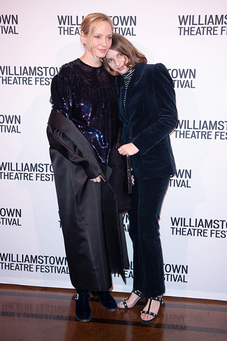 Üç kuşak kırmızı halıda buluştu: Biri 70 yaşındaki annesi, diğeri 12 yaşındaki kızı