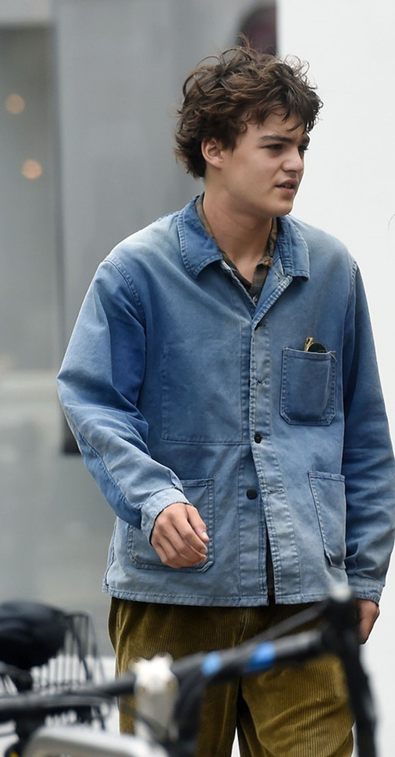 Babasının milyonları onun umurunda değil... Ünlü oyuncunun oğlu bir restoranda vardiyalı işe girmiş