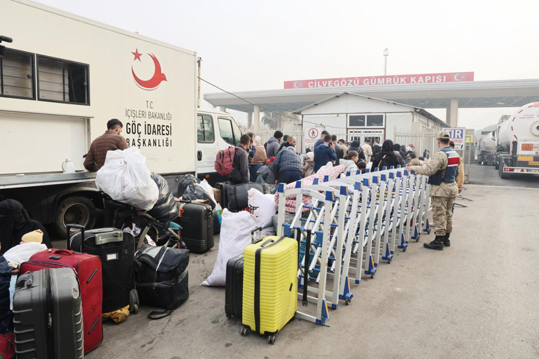 Giderlerken de nefret kusanlara sesleniş