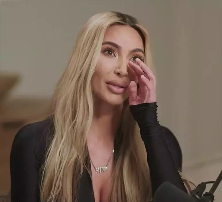 Boş kalan kalbini yeniden aşka açtı… Gizemli sevgilinin bir tek mesleği belli