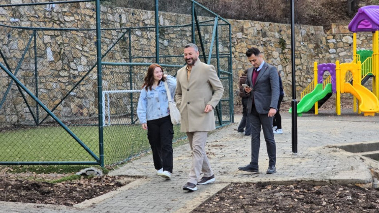 Parktaki kamelyayı gören belediye başkanından genç kıza iş teklifi: Yarın gel başla