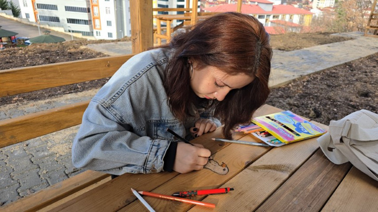 Parktaki kamelyayı gören belediye başkanından genç kıza iş teklifi: Yarın gel başla