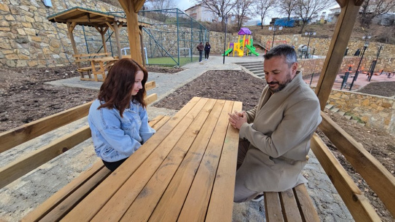 Parktaki kamelyayı gören belediye başkanından genç kıza iş teklifi: Yarın gel başla