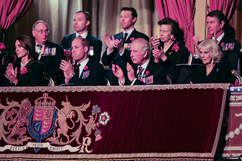 Büyük hala gerçek aşkı 40 yaşından sonra buldu: Gelinliğinin duvağı bile yoktu