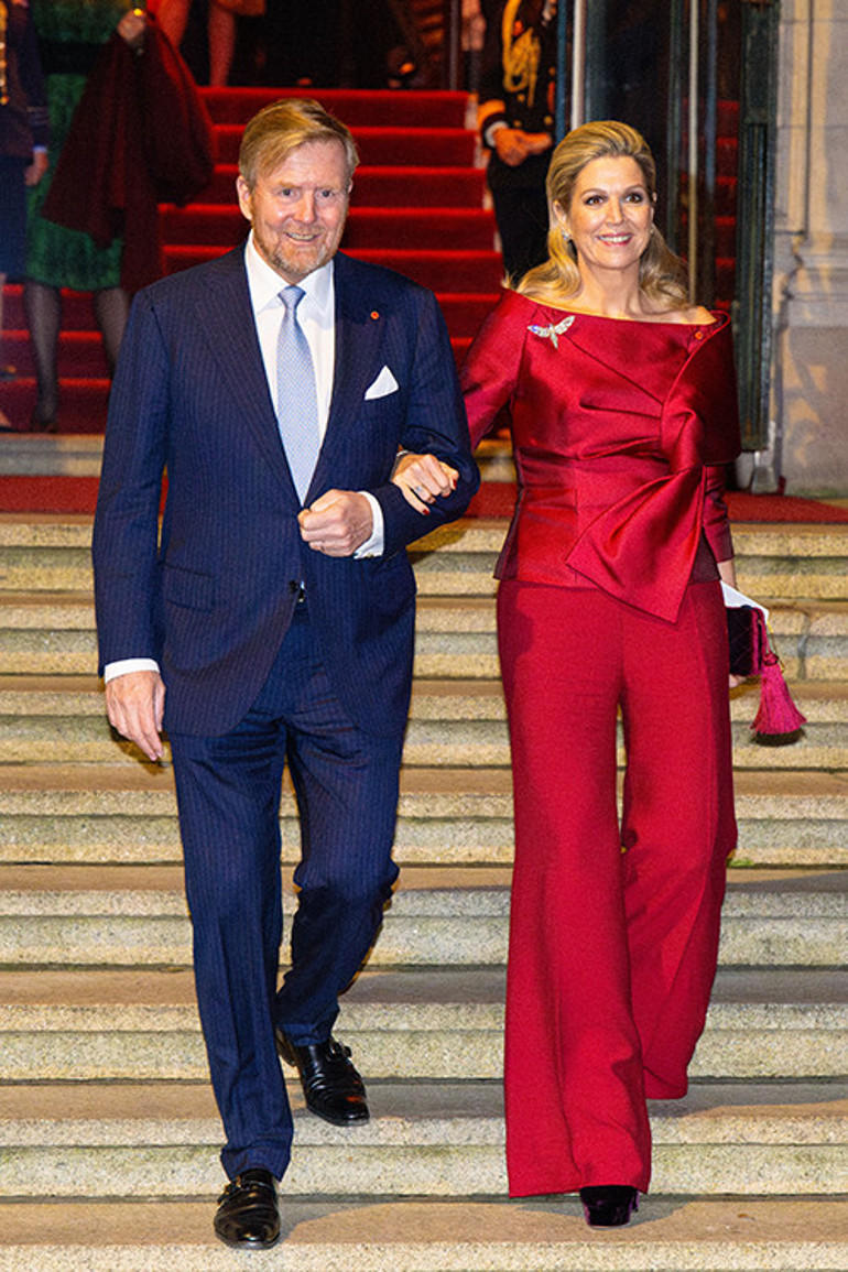 Düğününde acı içinde ağlamıştı... Artık sokaklarda dans ediyor