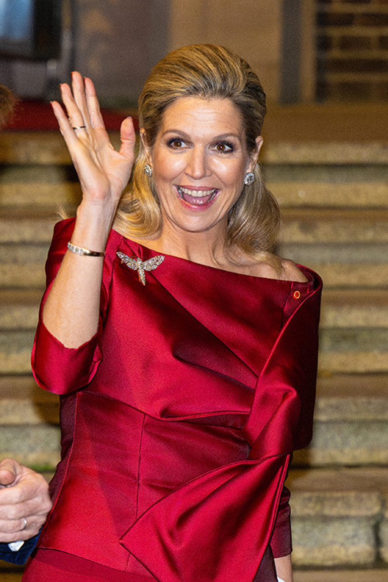 Düğününde acı içinde ağlamıştı... Artık sokaklarda dans ediyor