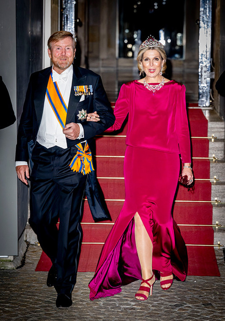 Düğününde acı içinde ağlamıştı... Artık sokaklarda dans ediyor