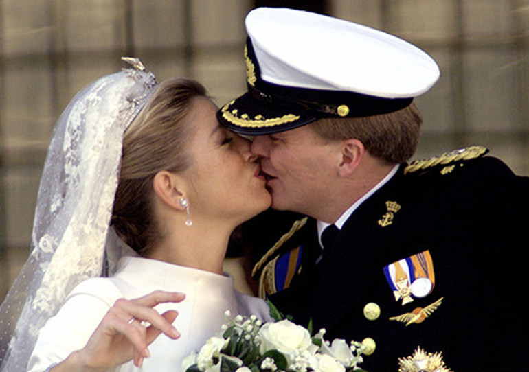 Düğününde acı içinde ağlamıştı... Artık sokaklarda dans ediyor