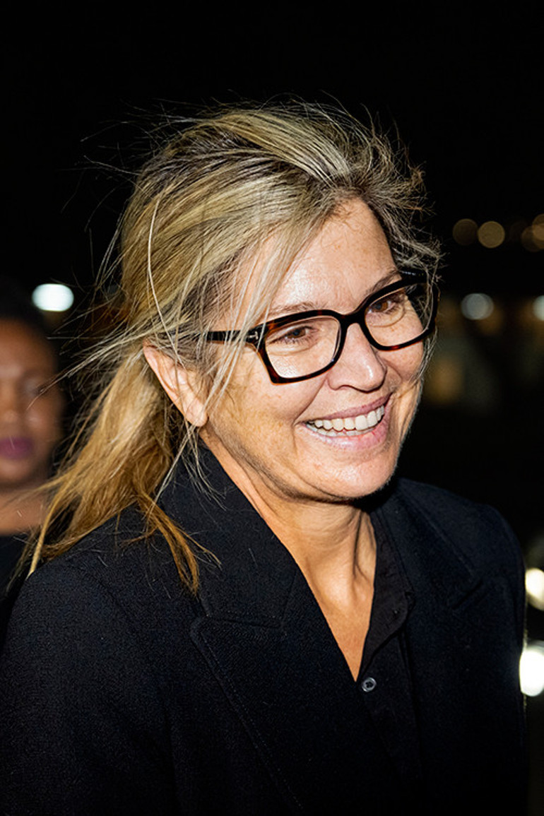 Düğününde acı içinde ağlamıştı... Artık sokaklarda dans ediyor