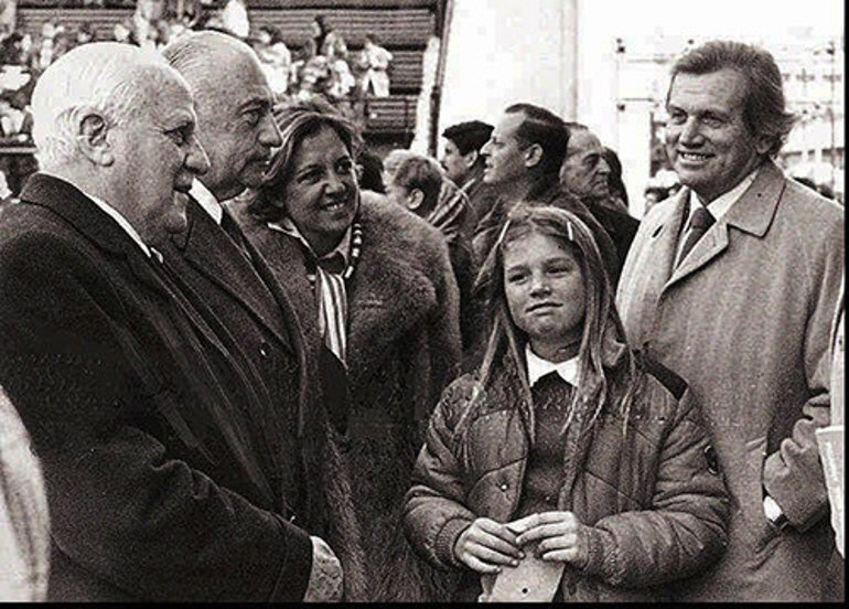 Düğününde acı içinde ağlamıştı... Artık sokaklarda dans ediyor